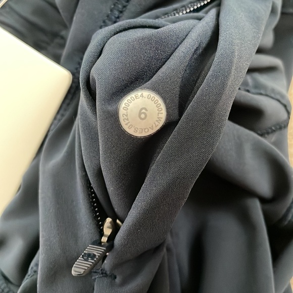 NWT Lululemon Lined Mid Rise Track That Short *5" True Navy Size 6 - Picture 6 of 11